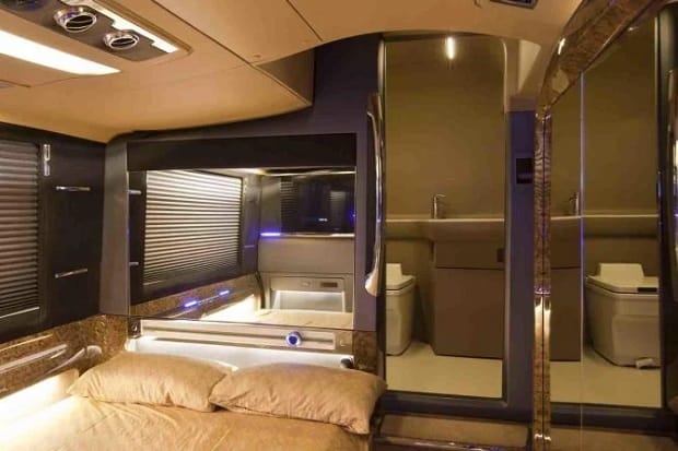 hrithik roshan vanity van