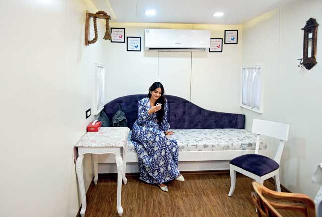 sonam kapoor vanity van