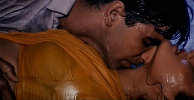 Akshay kumar raveena tondon Love story