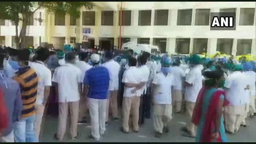 pune hospital protest against unpaid salary