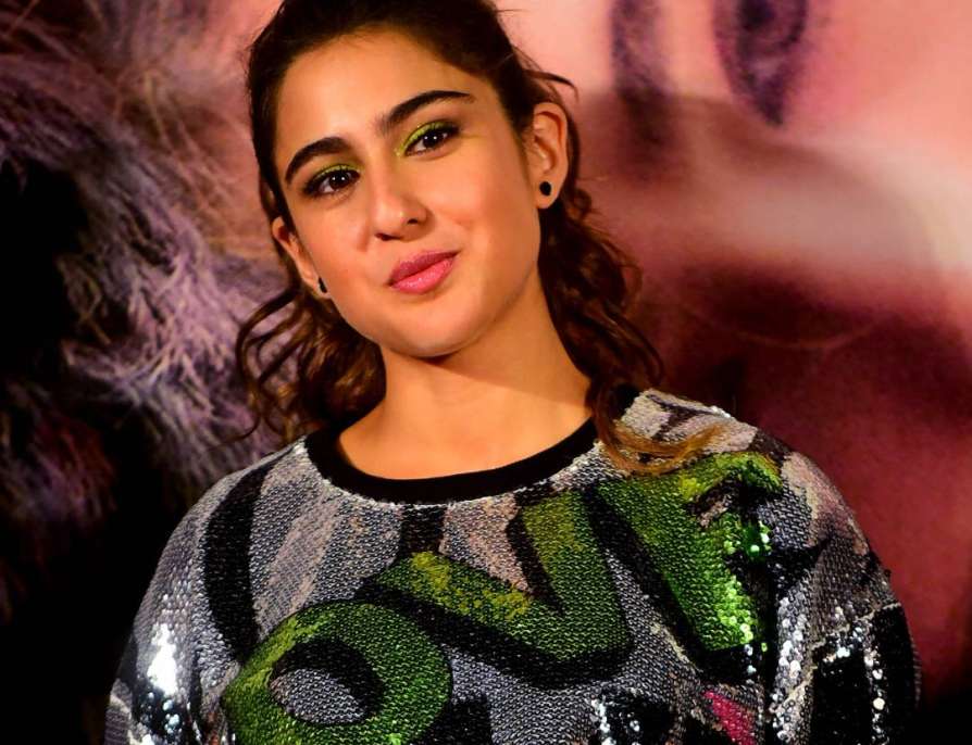 Sara ali khan on Helo