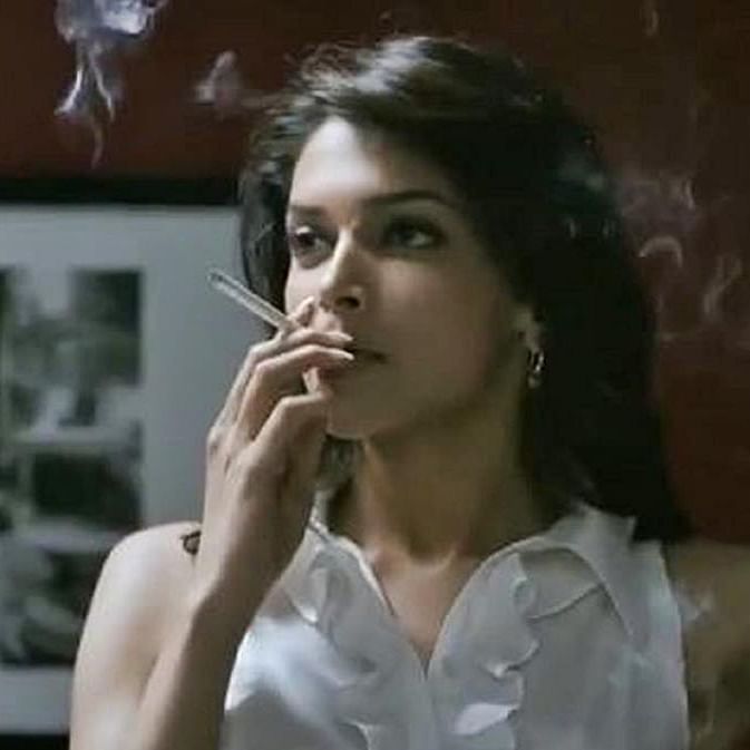 Bollywood Actresses Who Smoke