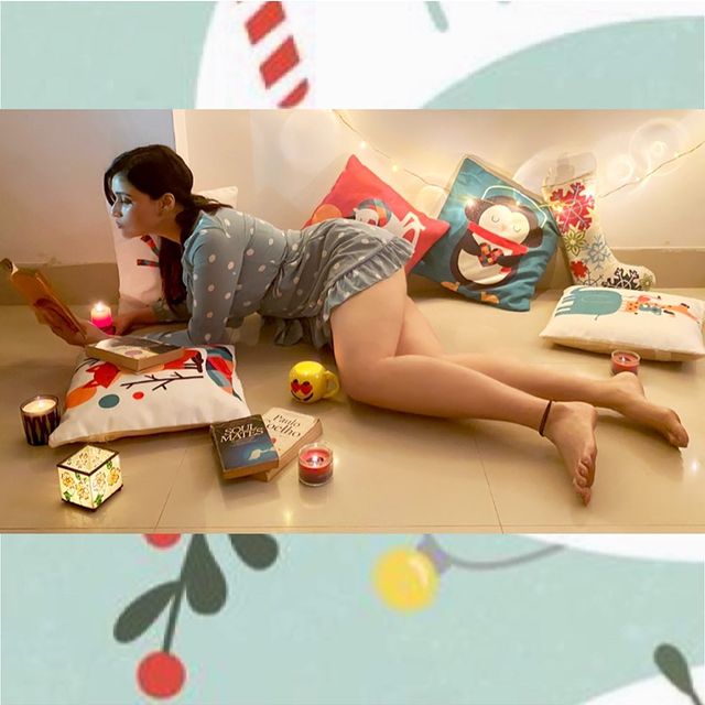 Mannara-Chopra-milky-hot-legs-and-thunder-thigh-show-Hot legs