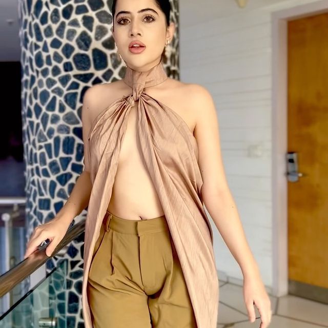 Urfi Javed hot photos dress