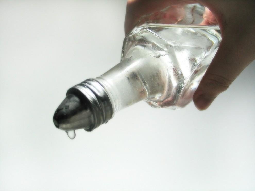 Distilled white vinegar