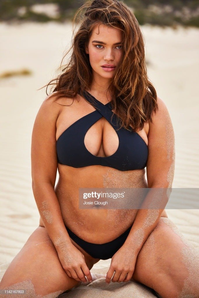 Tara Lynn plus size model