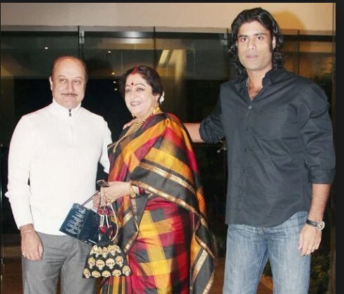 Lisa Haydon Celebrates Her Second Wedding Anniversary While Wearing a White Bikini And Burns The Internet!