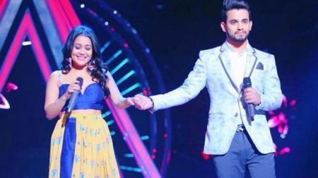 Neha Kakkar is Dating Indian Idol 10 Contestant Vibhor Prashar?