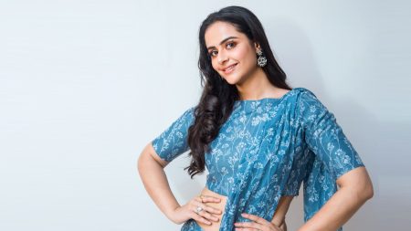 Mamangam star Prachi Tehlan urges people to contribute to Kerala flood relief