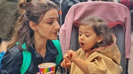 Soha Ali Khan Gets Trolled For Looking Old in Her Recent Picture, Is Being Real a Crime?