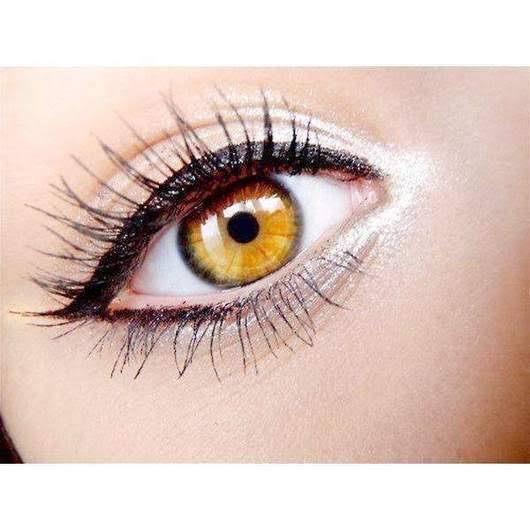 Lighten your eyes with these foods