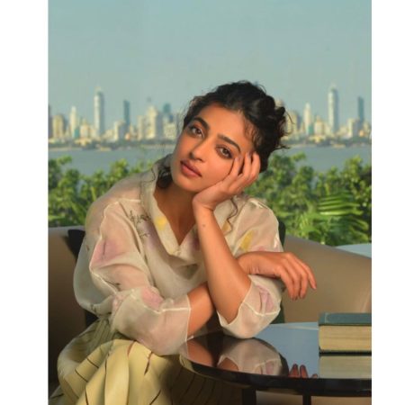Radhika Apte Photoshoot: Have a Sneak Peak Radhika Aapte