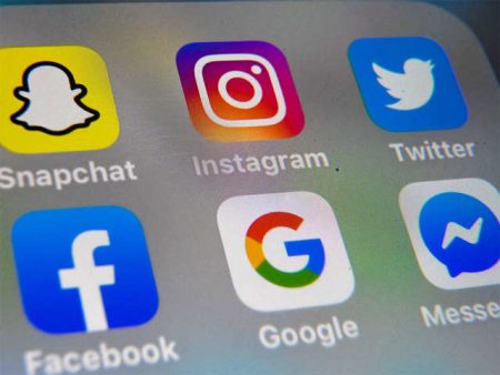 Avoid Doing These 5 Mistakes On WhatsApp And Facebook If Working From Home