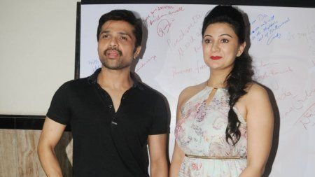 Himesh Reshammiya Composes A Song For Wife On 2nd Anniversary Himesh reshammia wife sonia kapoor