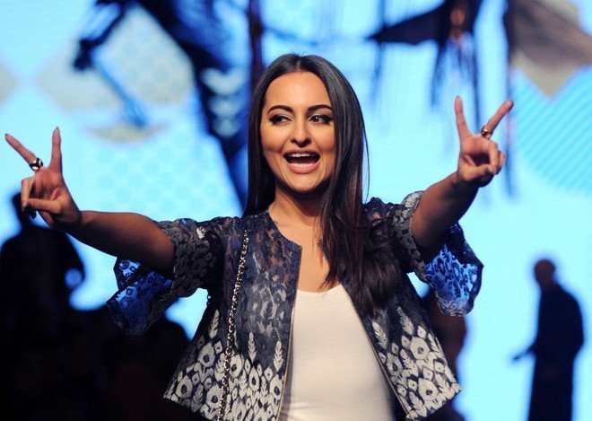 Aag Lage Basti Mein Main Apni Masti Mein, Sonakshi Sinha Leaves Twitter Sonakshi sinha