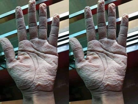 People Salutes To The Doctors Who Wears PPE Kit Till 10 Hours Corona workers hands