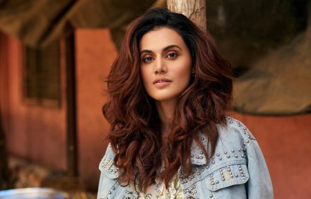 Taapsee Pannu gifted an iPhone to a Girl from Karnataka to study for her online classes
