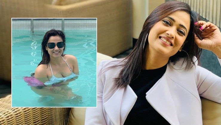 Shweta Tiwari’s Pool Photos In Blue Bikini Goes Viral Shweta Tiwari