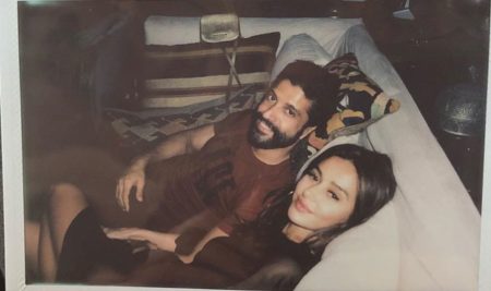 Shibani Dandekar And Farhan Akhtar Are Breaking The Internet With These Cosy Pictures: Have A Look Farhan and Shibani
