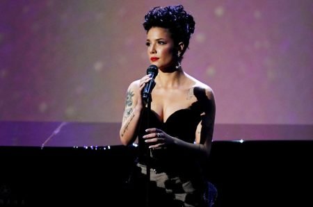 Halsey Leaves Social Media