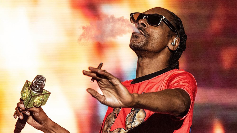 Snoop Dogg releases special Christmas EP Snoop Dogg Christmas EP