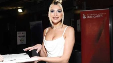 Dua Lipa Attacked By Fans In Mexico City