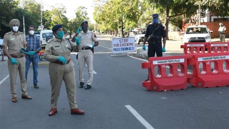 Chandigarh Police Arrests 7, Detained 210 And Challans 132 People In Weekend Curfew Chandigarh Lockdown