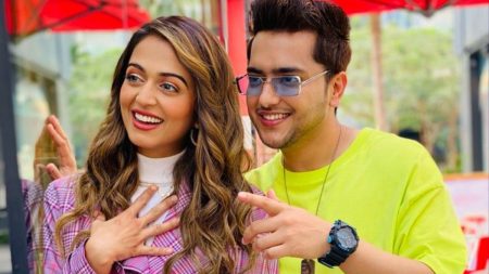 Ayush Talniya collaborates with Bam Bholle singer Viruss for latest song ‘shy’