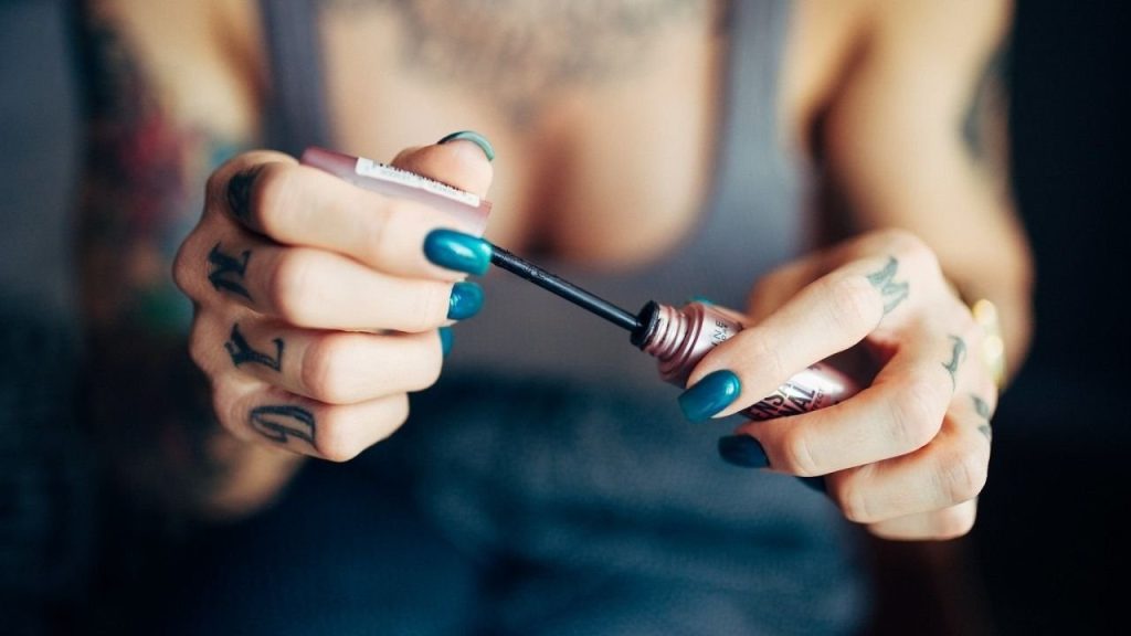 Dangerous cosmetics used in past