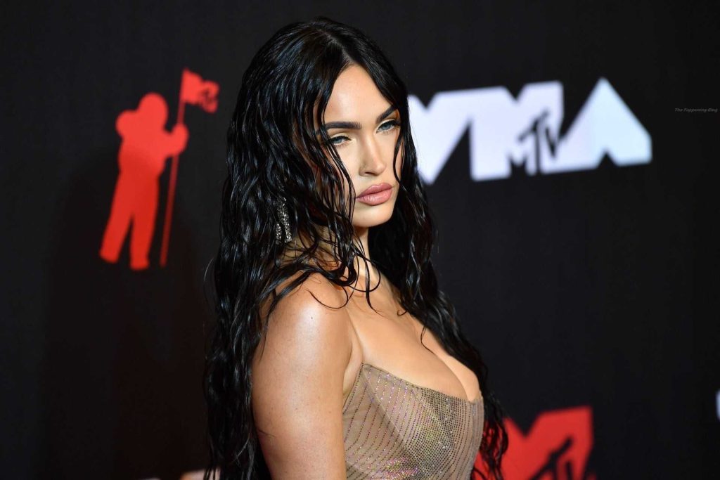 Megan Fox Wins The Audience With An Unusual Dress On The Red Carpet Megan Fox Shubham Banyal