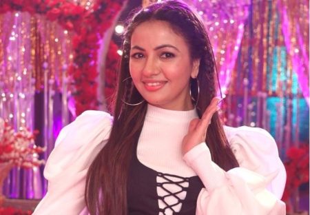 Rupali to lock Aditya and Imlie inside a phone booth