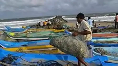 Pakistan will release three Indian civilian and 200 fishermen as a humanitarian gesture